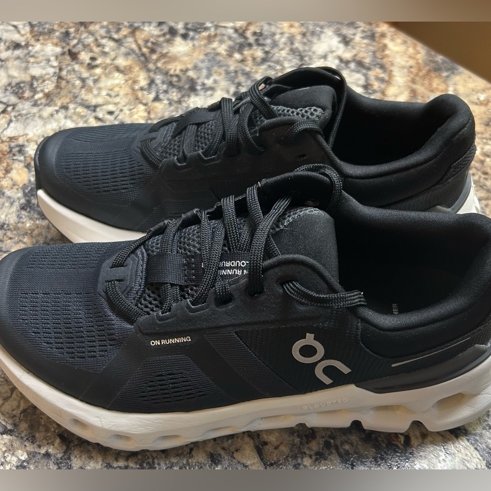 On cloud cloudrunner size 6